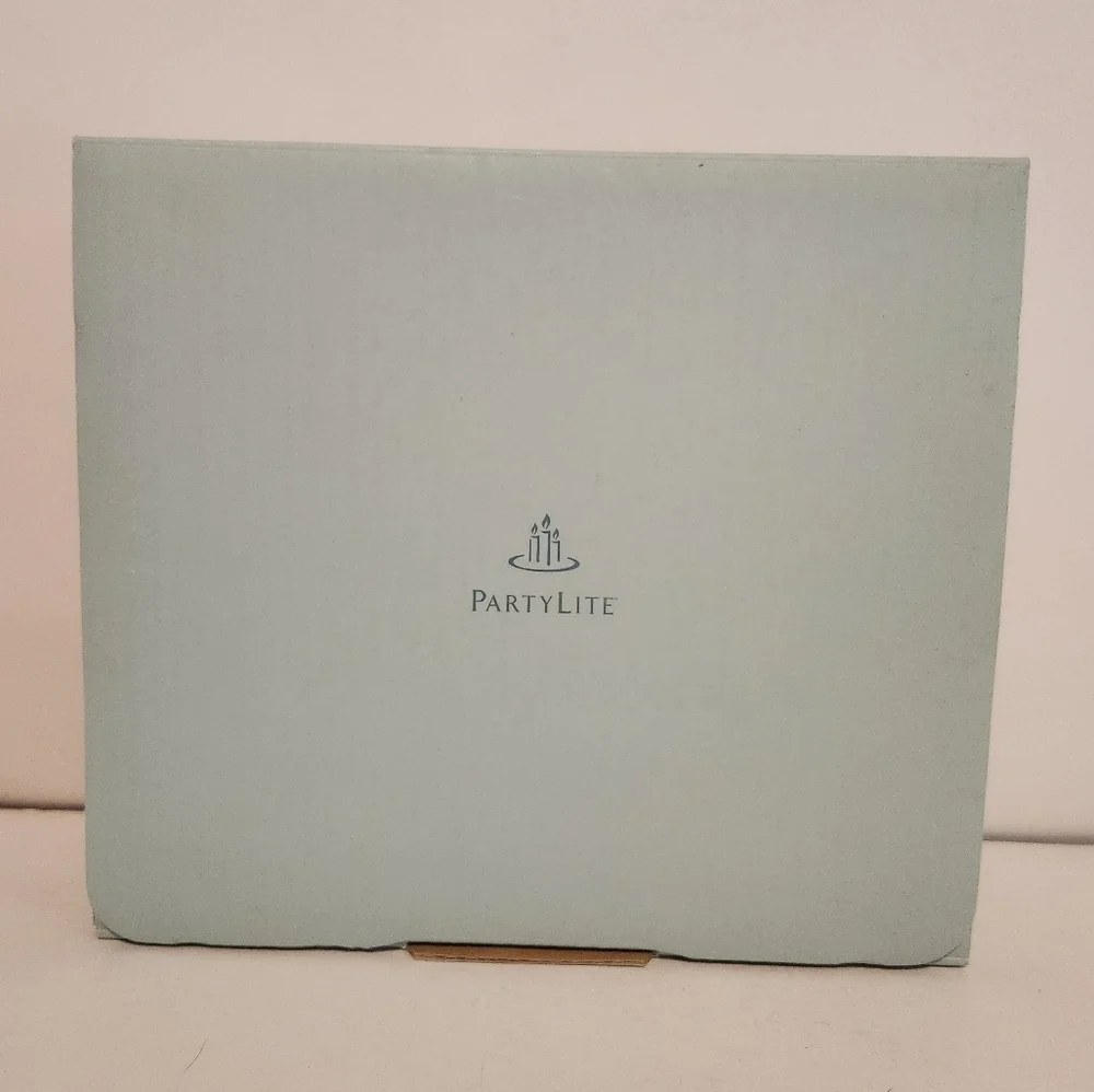 Brand New PartyLite “The Botanical Collection” Glazed Porcelain Dish Tul…